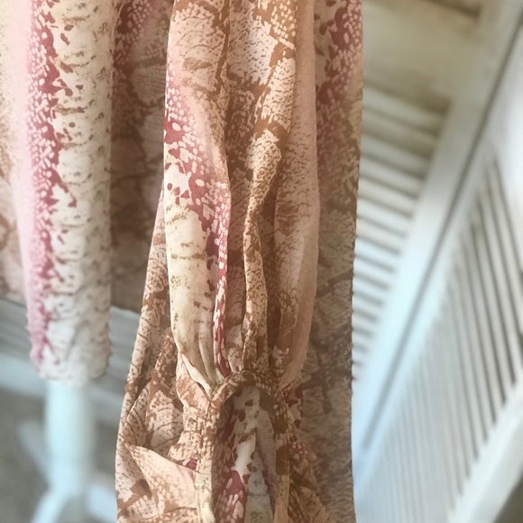 BOUTIQUE- BEAUTIFUL PATTERNED BLOUSE WITH 3/4 BALLOON SLEEVES - Picture 5 of 7